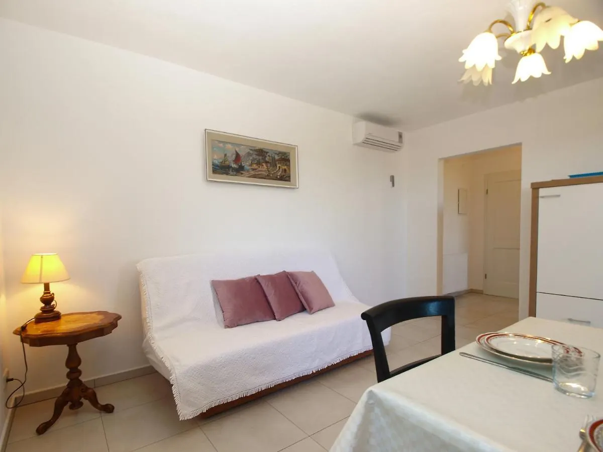 Apartments Vinkuran 2110 Pula 0*,  Croatia