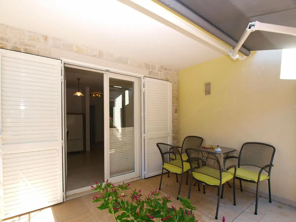 Apartments Vinkuran 2110 Pula 0*,  Croatia